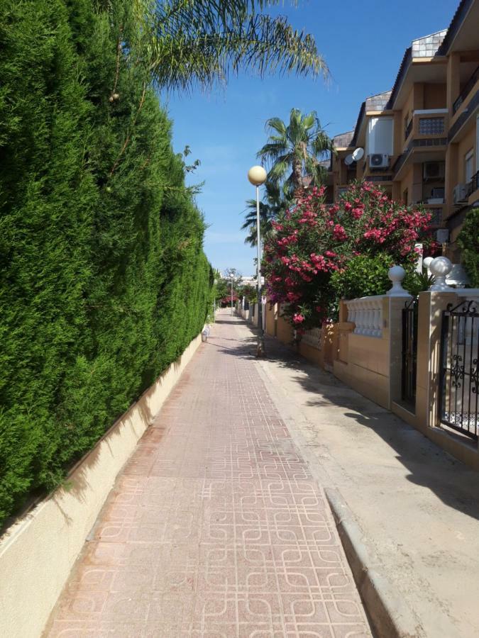 Punta Prima Pleasure With Private Parking In A Gated Community Close To The Beach Torrevieja Buitenkant foto