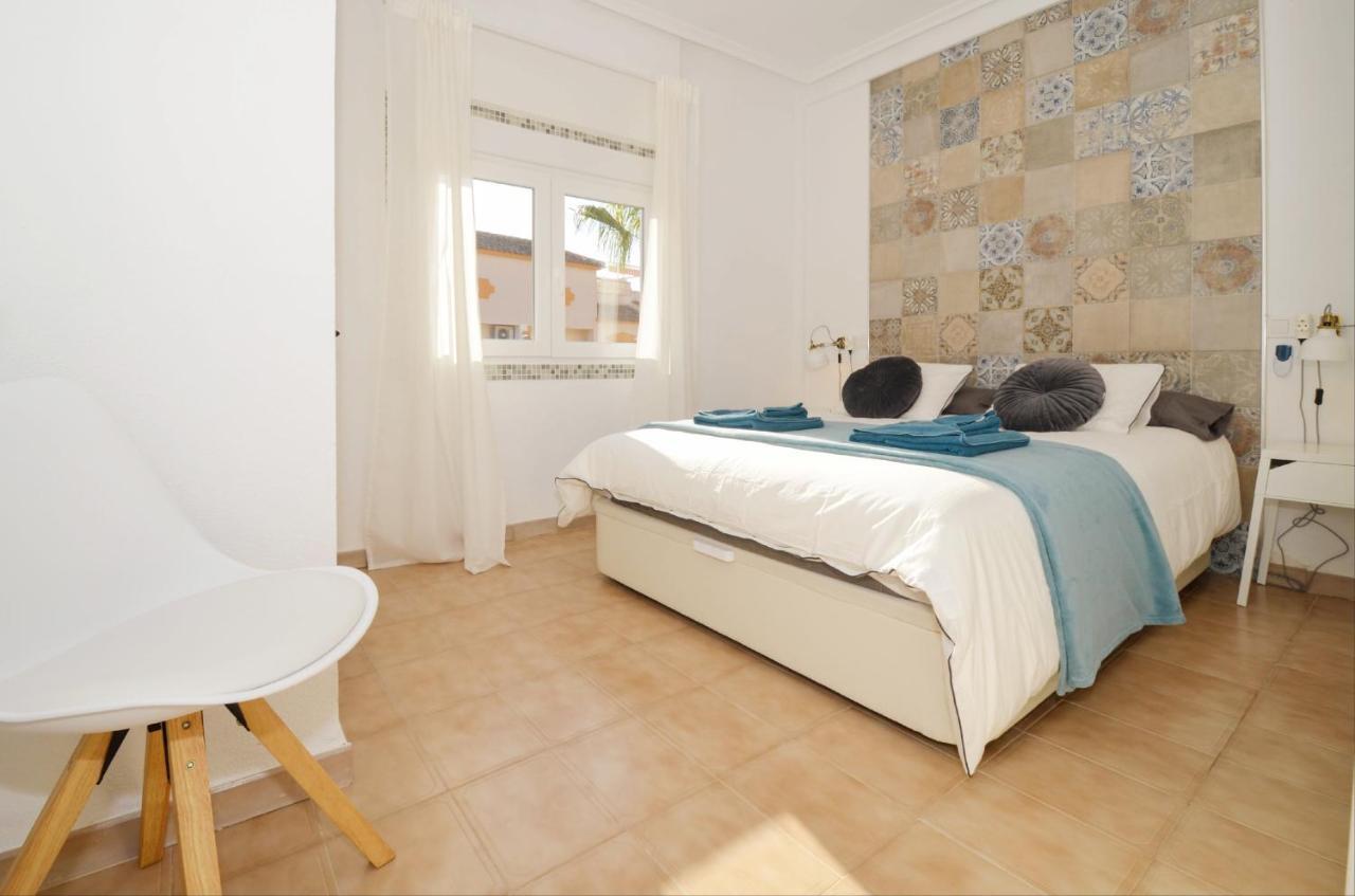 Punta Prima Pleasure With Private Parking In A Gated Community Close To The Beach Torrevieja Buitenkant foto