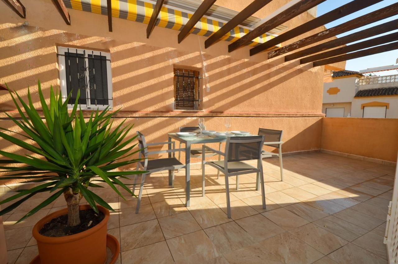 Punta Prima Pleasure With Private Parking In A Gated Community Close To The Beach Torrevieja Buitenkant foto